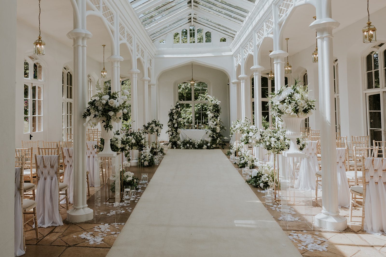 White flowers and candlelit aisle details at Phoebe and Byron’s wedding